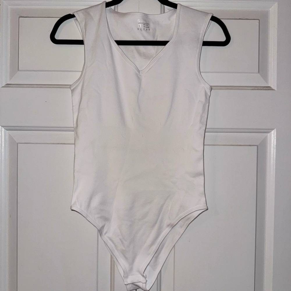 Chic White Sleeveless Bodysuit